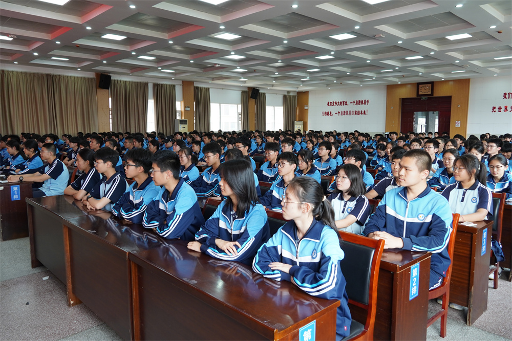 图3 宣读团员名单.jpg