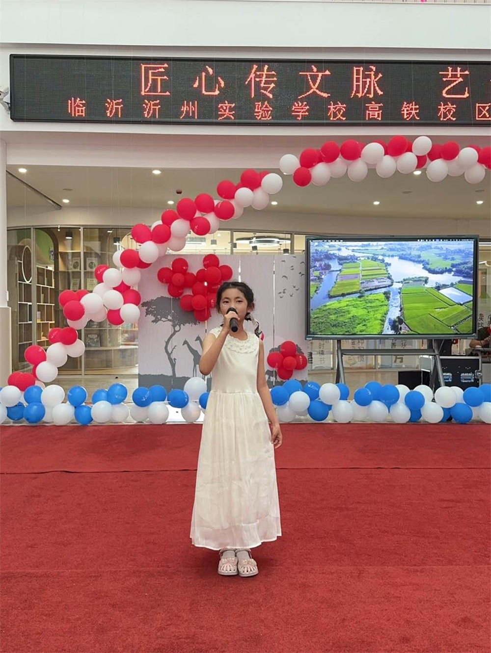 14-诗歌朗诵《大写的中国》-高铁.jpg